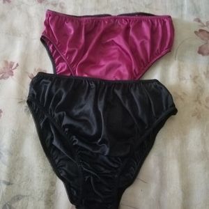 2 pairs of 100% nylon medium size panties